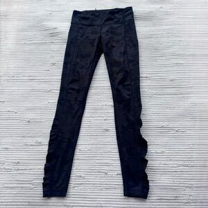Lululemon Black Camo Leggings Ruffle Side High Rise Size 6